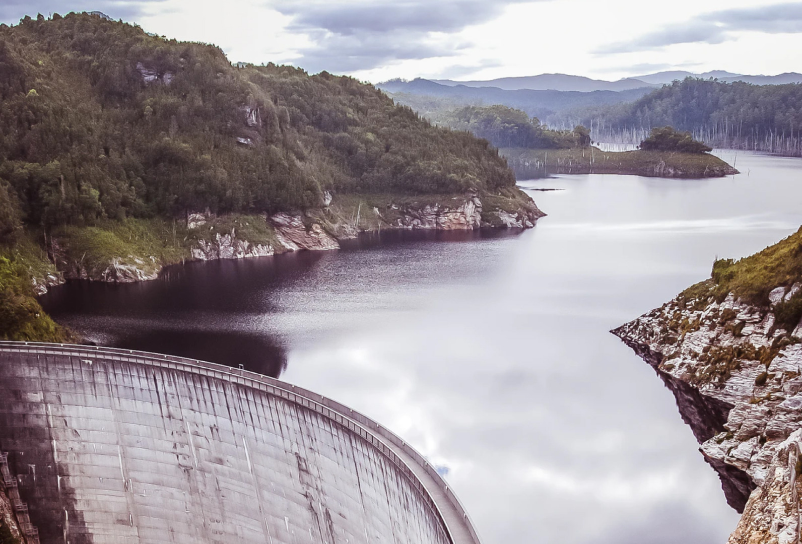 Progettazione Dighe e Opere Civili: Frosio Next Frosio Next progetta e realizza dighe idroelettriche. Contattaci ora per una consulenza sul tuo progetto di dighe e impianti idroelettrici.